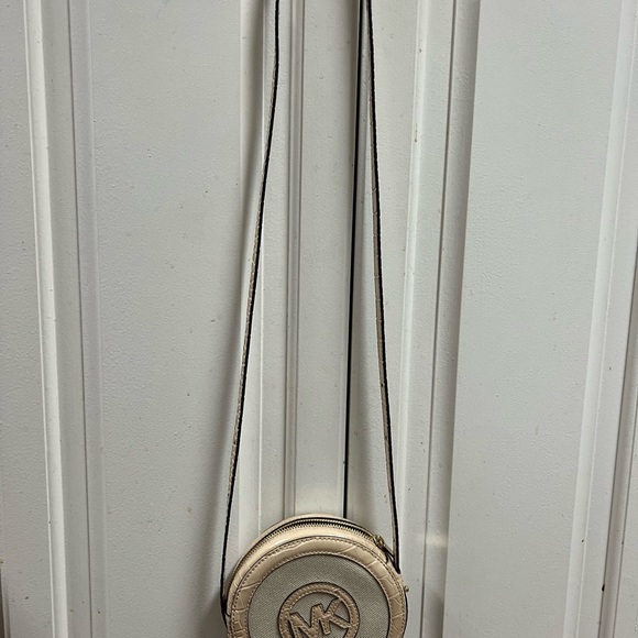 Michael Kors Round Canteen Crossbody Bag Aidy Small Croc Tan Leather. - Picture 3 of 7